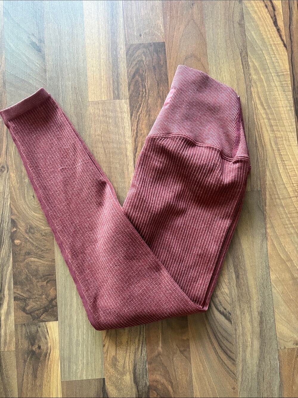 Balance Woman’s Ribbed High-Waist Leggings in Dusty Rose Size S